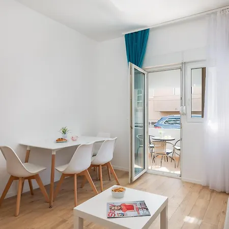 Magnolia Center Apartments 2 Makarska Room photo
