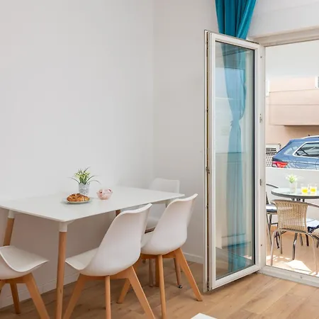 Magnolia Center Apartments 2 Makarska Room photo